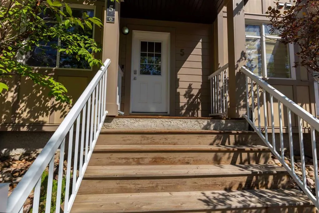 136 Fontaine Crescent, #5
