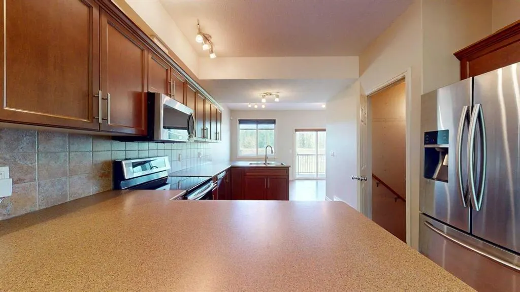 136 Fontaine Crescent, #5