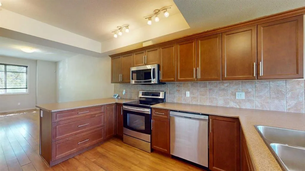 136 Fontaine Crescent, #5