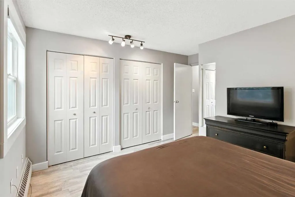 550 Westwood Drive SW, #208