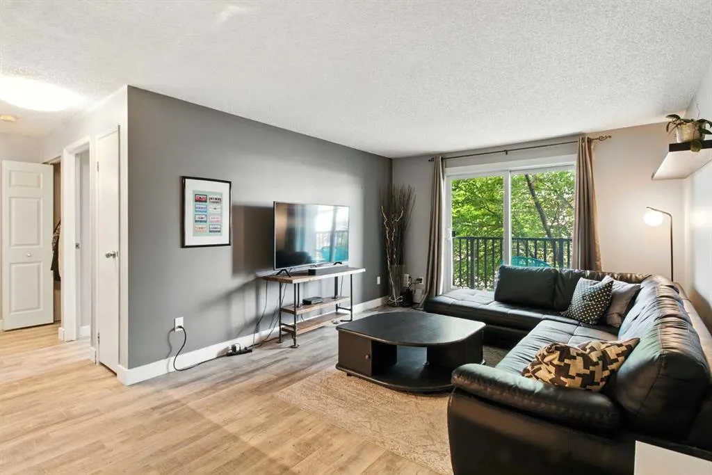 550 Westwood Drive SW, #208