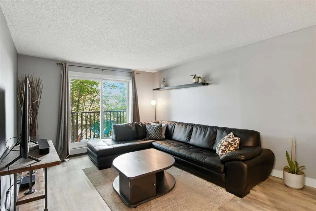 550 Westwood Drive SW, #208