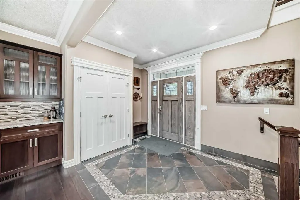 6 Wade Avenue