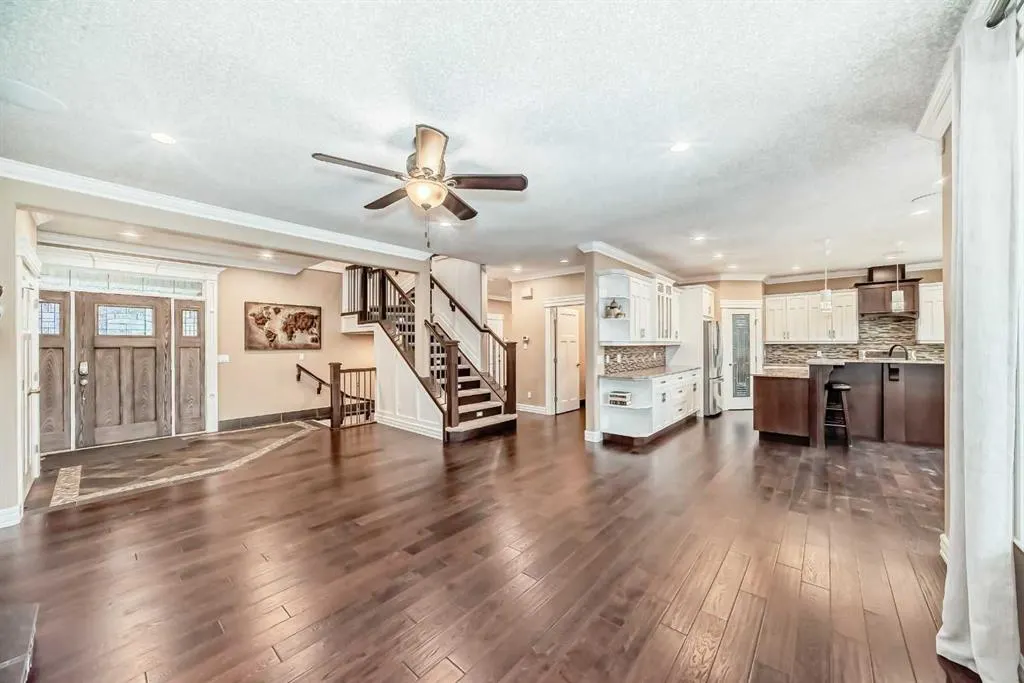 6 Wade Avenue