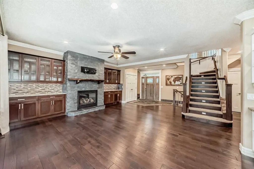 6 Wade Avenue