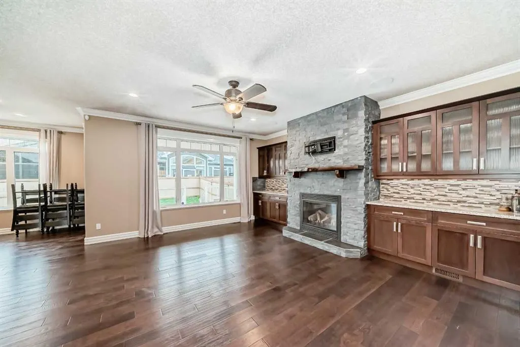 6 Wade Avenue