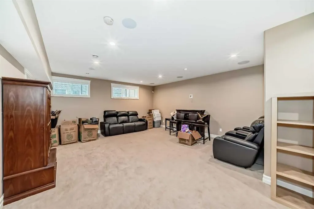 6 Wade Avenue