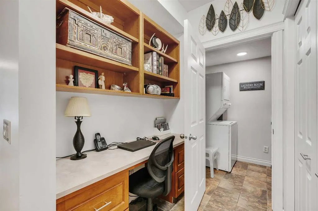 8 Hemlock Crescent SW, #101