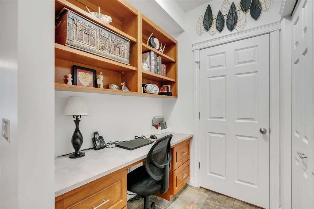 8 Hemlock Crescent SW, #101