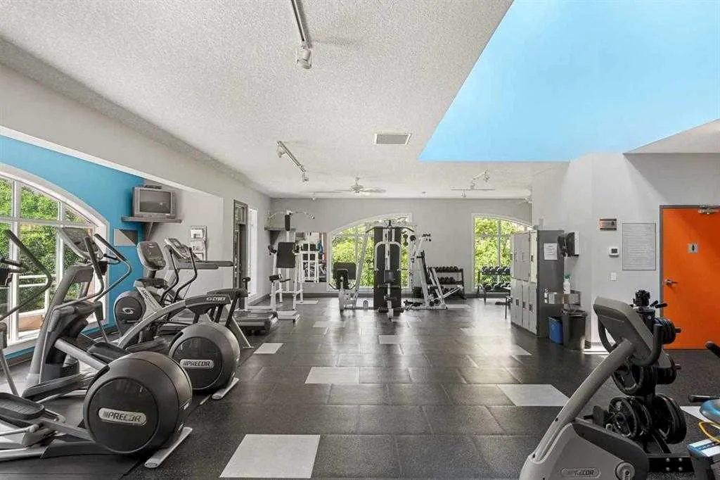 8 Hemlock Crescent SW, #101