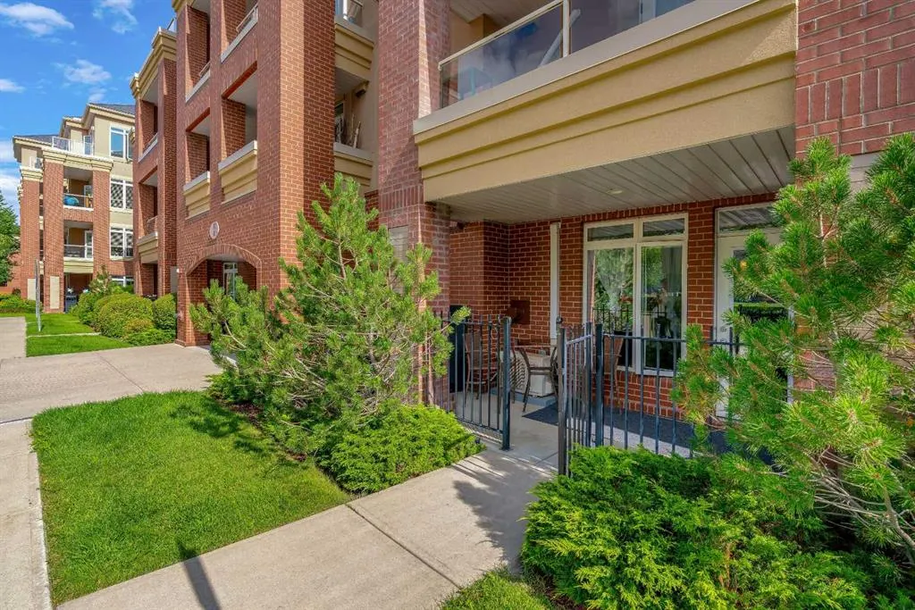 8 Hemlock Crescent SW, #101