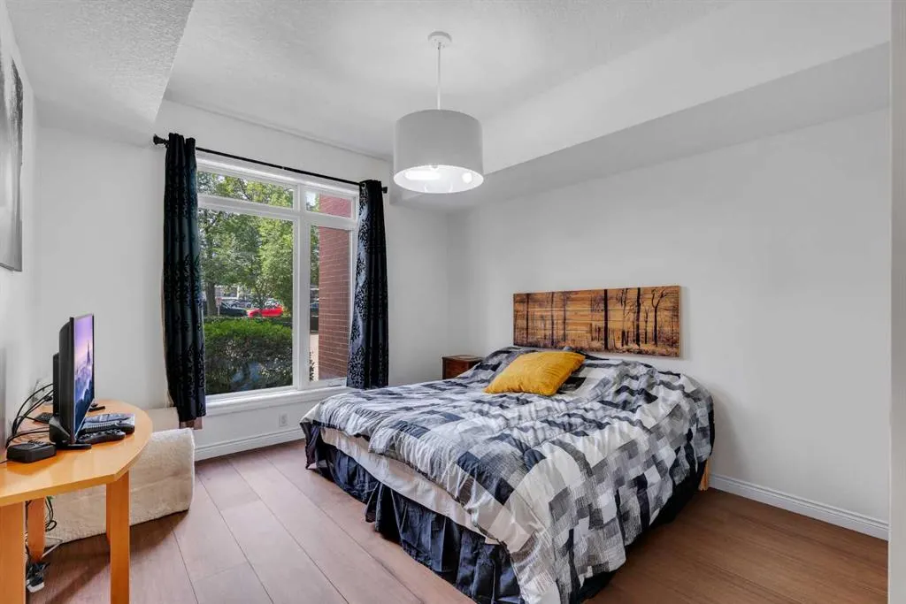 8 Hemlock Crescent SW, #101