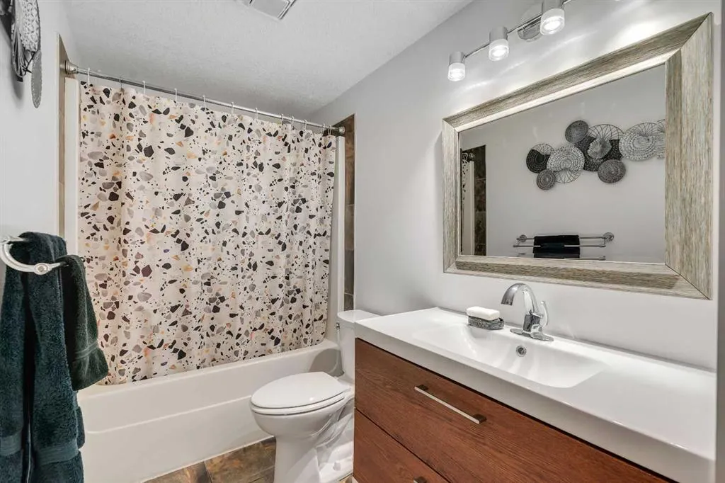 8 Hemlock Crescent SW, #101