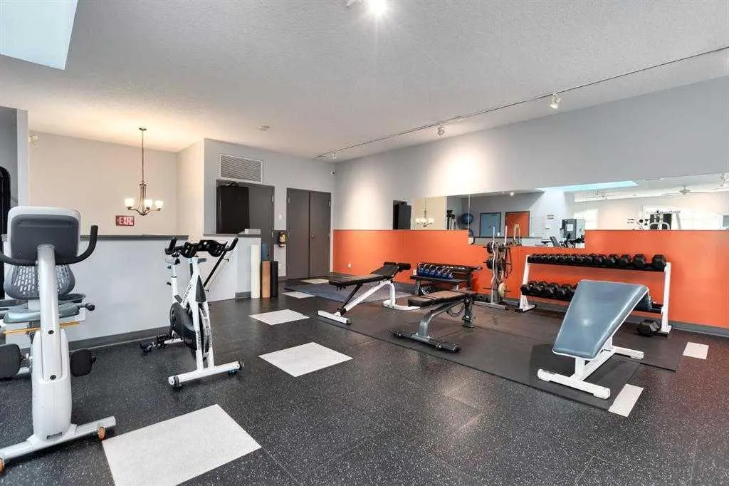 8 Hemlock Crescent SW, #101
