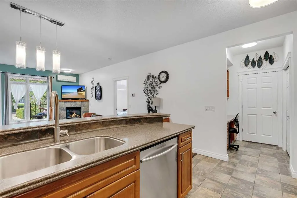 8 Hemlock Crescent SW, #101