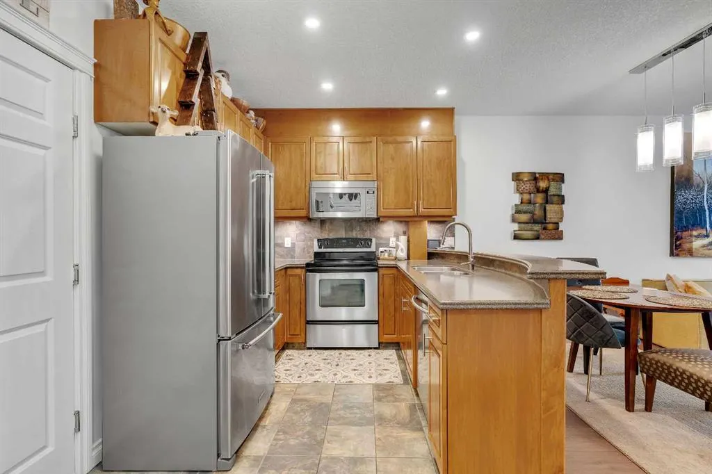 8 Hemlock Crescent SW, #101