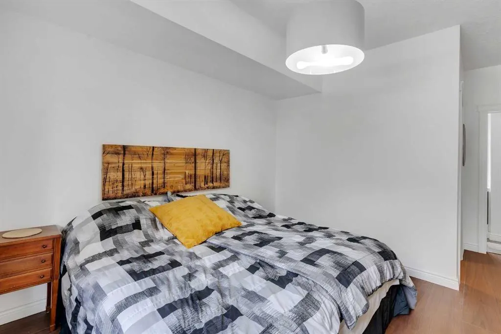8 Hemlock Crescent SW, #101