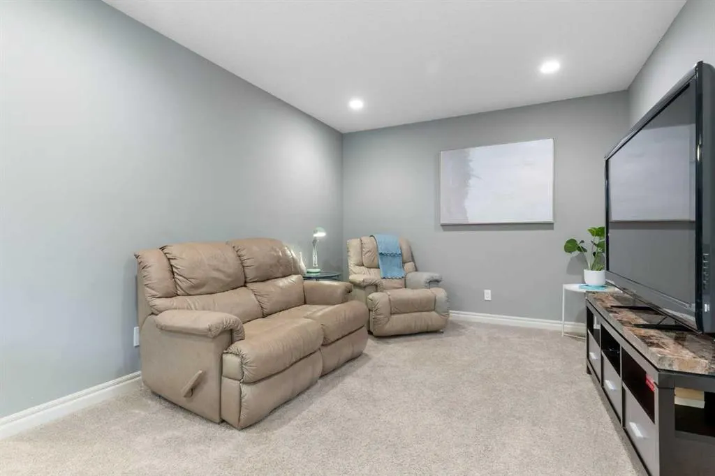 454 River Heights Crescent