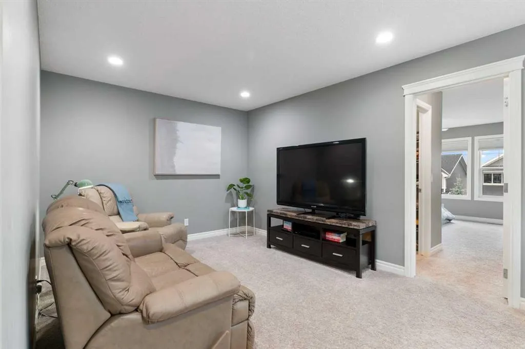 454 River Heights Crescent