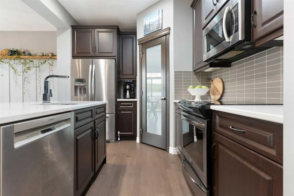 454 River Heights Crescent