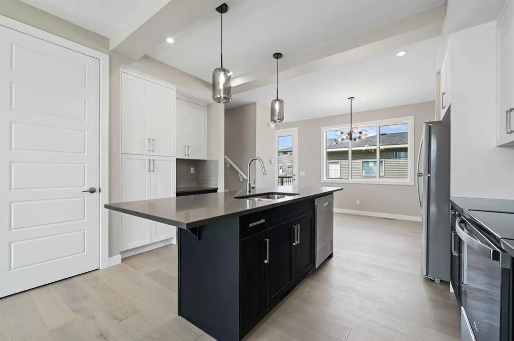 145 Cobblestone Gate SW