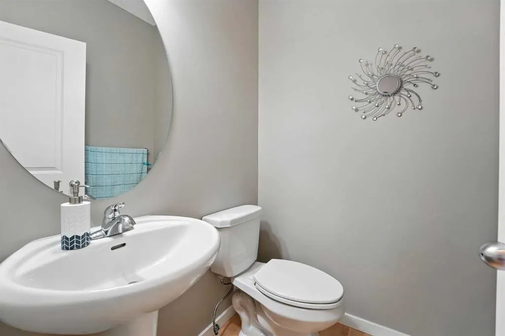 220 Legacy Crescent SE