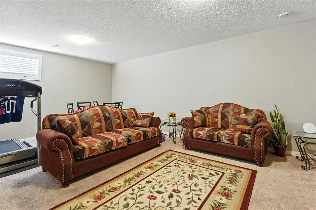 220 Legacy Crescent SE