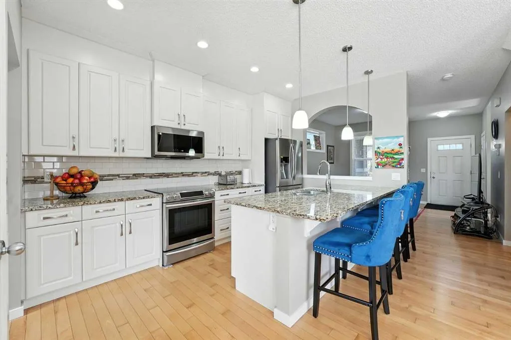 220 Legacy Crescent SE