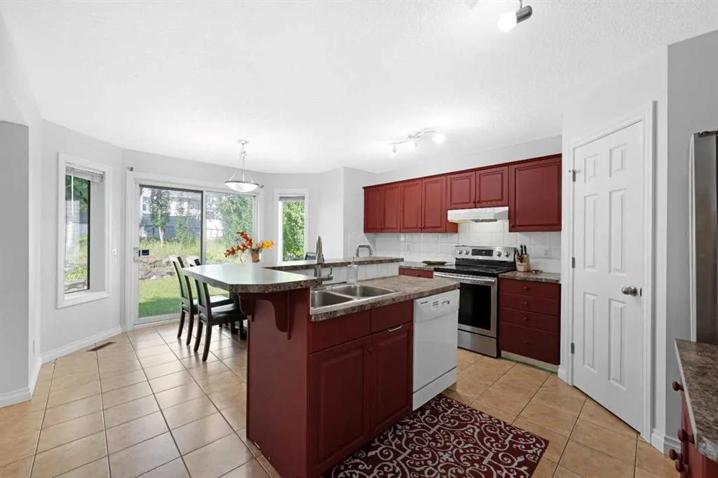 263 Citadel Meadow Grove NW