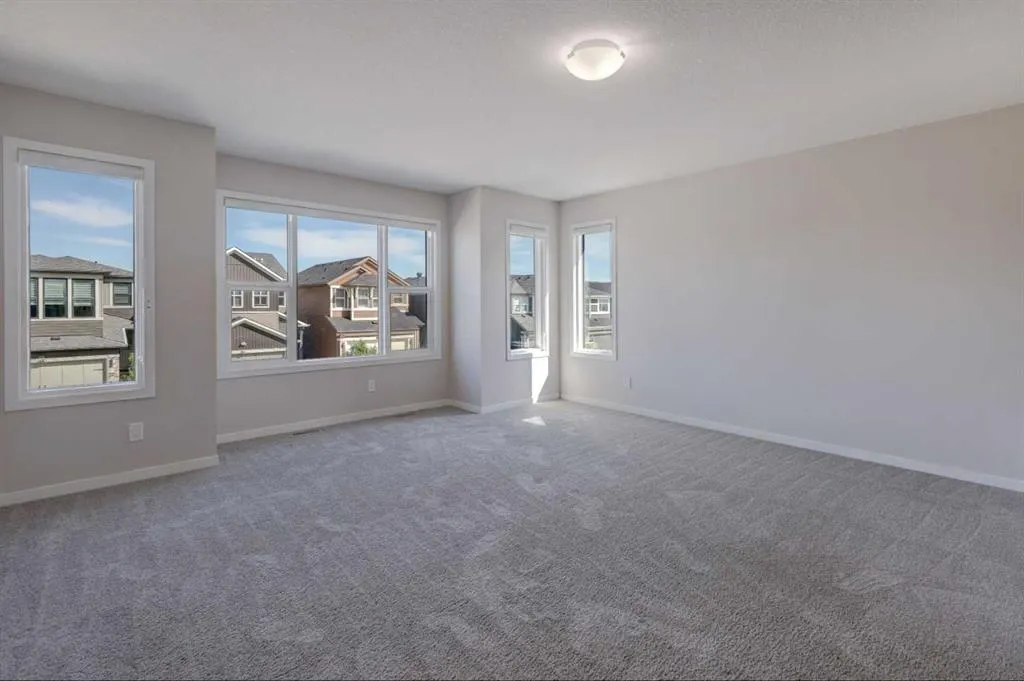 70 Howse Common NE