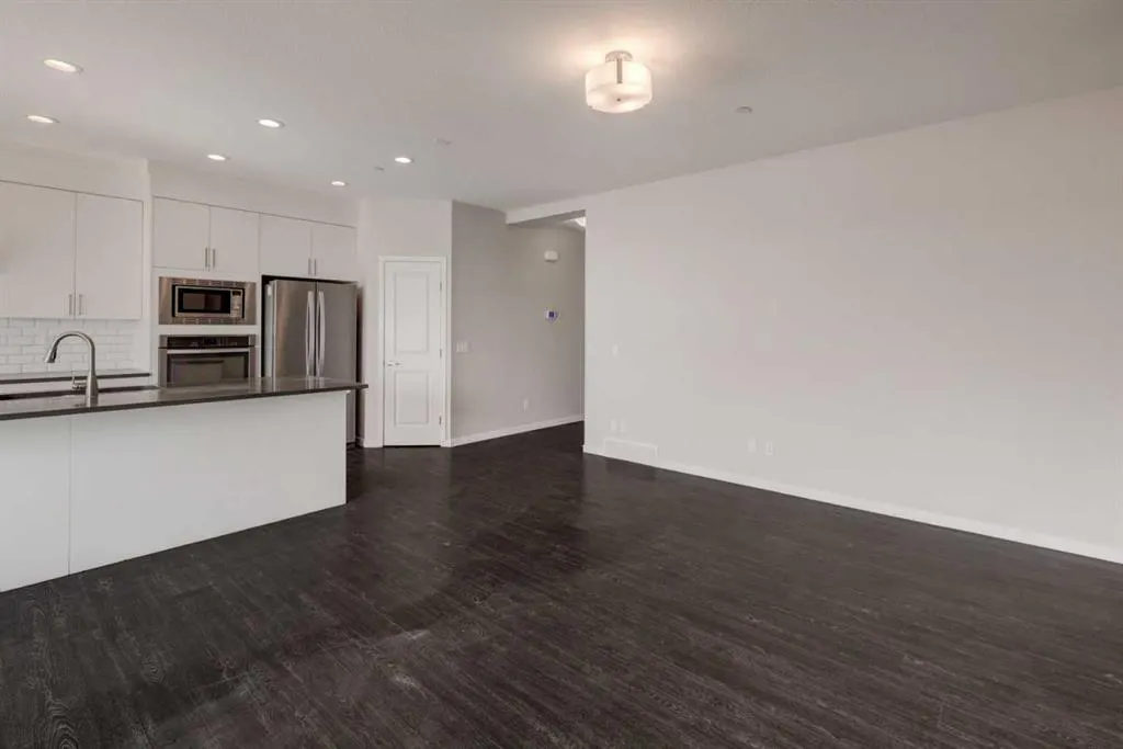 70 Howse Common NE