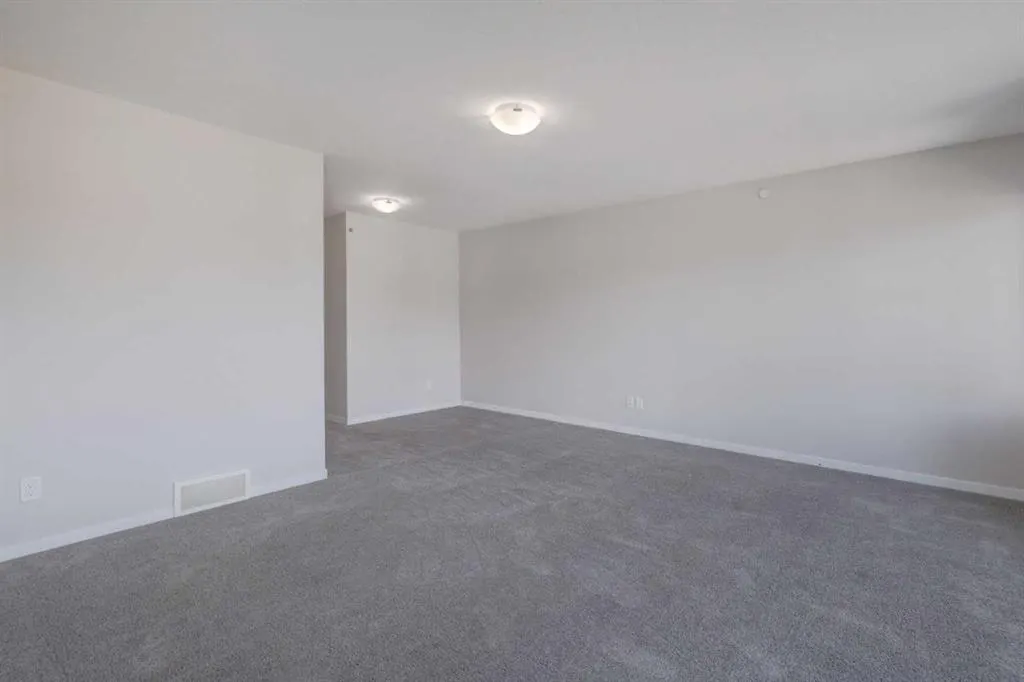70 Howse Common NE