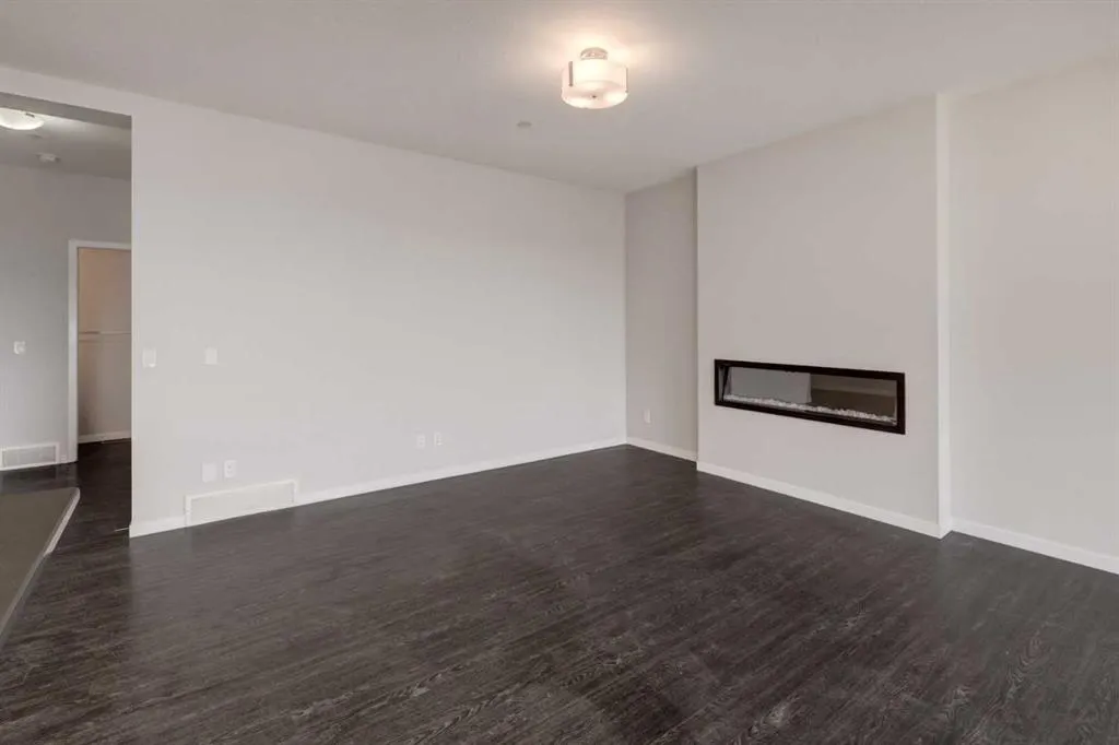 70 Howse Common NE