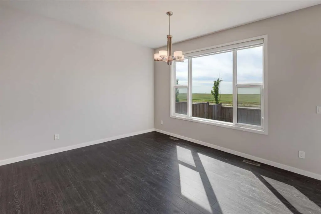 70 Howse Common NE