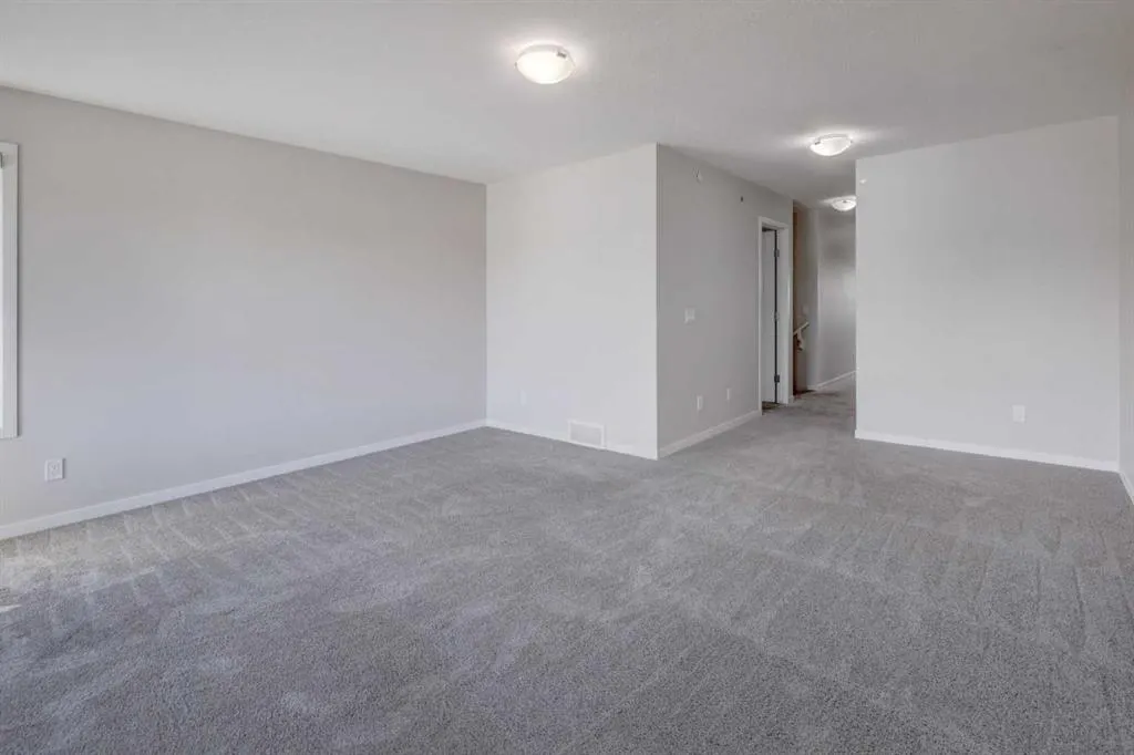 70 Howse Common NE