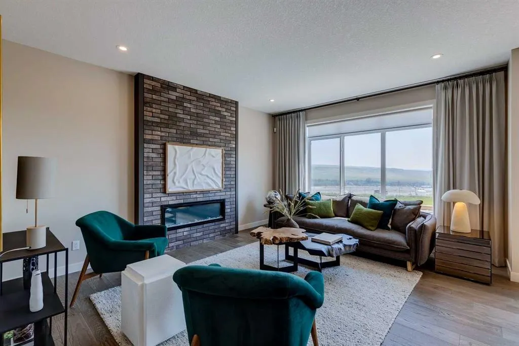 111 sundown Crescent