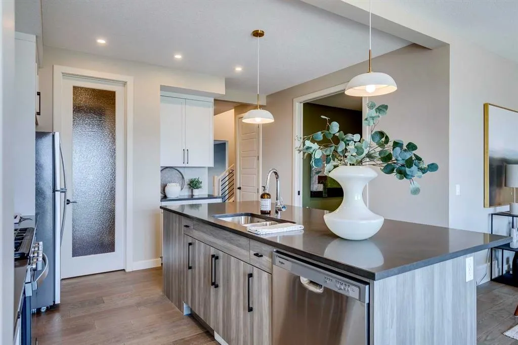 111 sundown Crescent