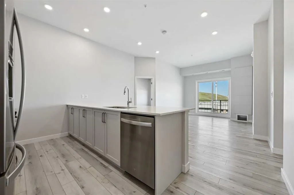 255 Les Jardins Park SE, #410