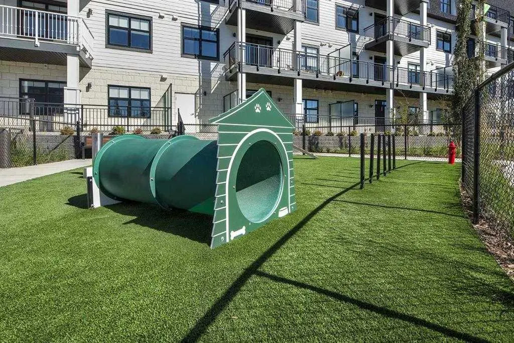 255 Les Jardins Park SE, #410