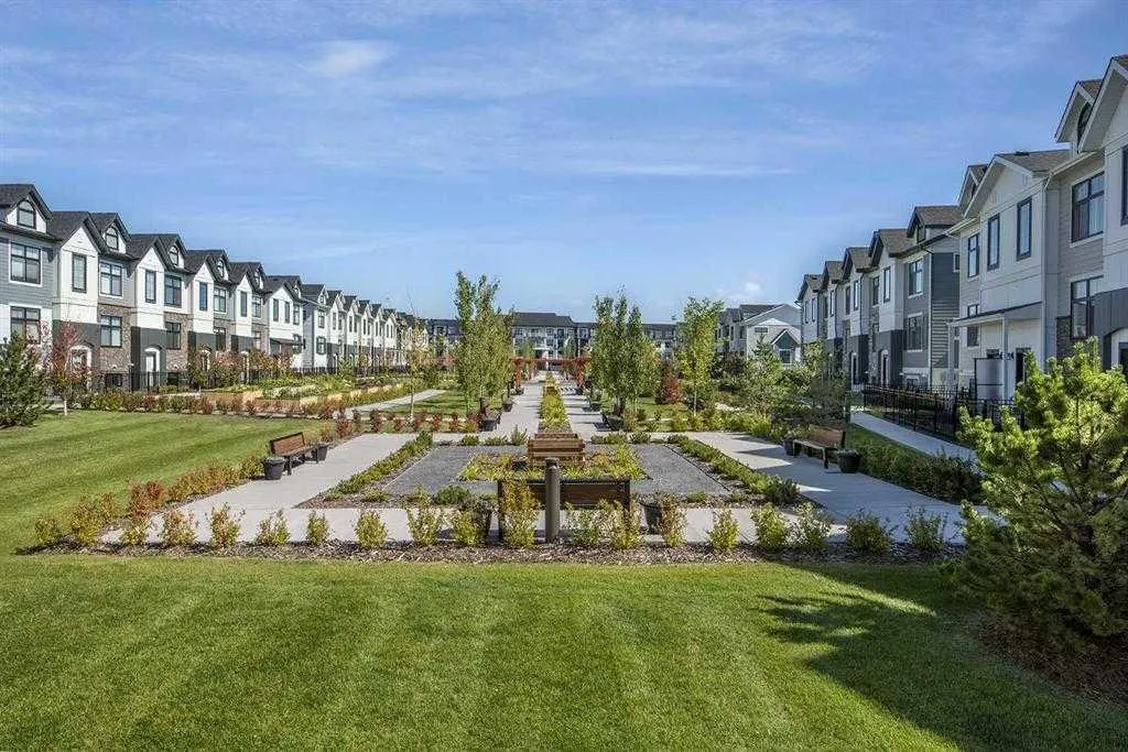 255 Les Jardins Park SE, #410
