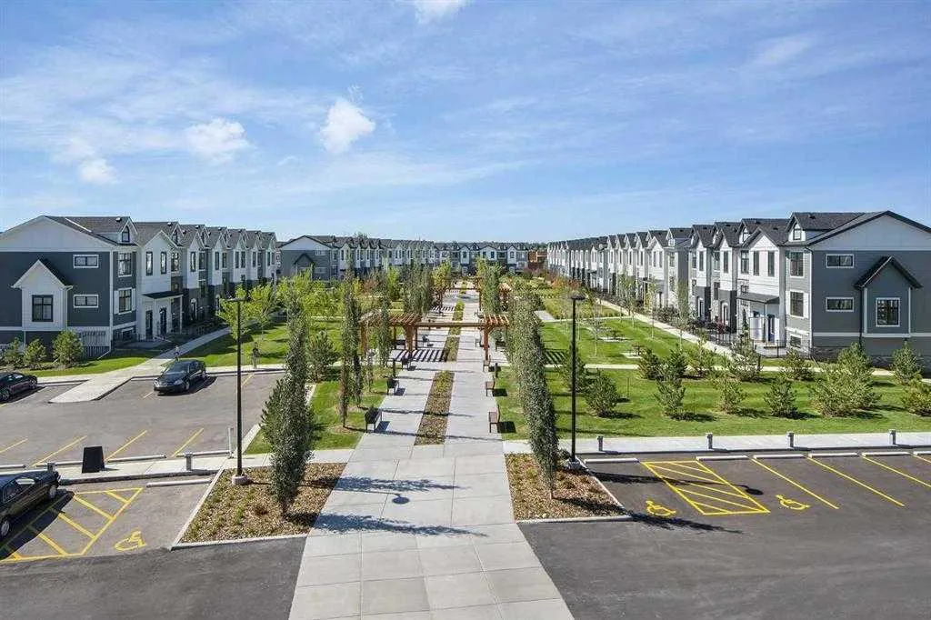 255 Les Jardins Park SE, #410