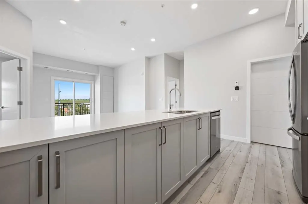 255 Les Jardins Park SE, #410