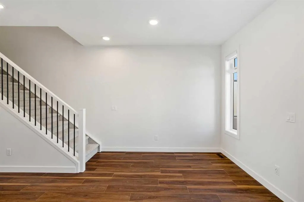 215 Seton Grove SE