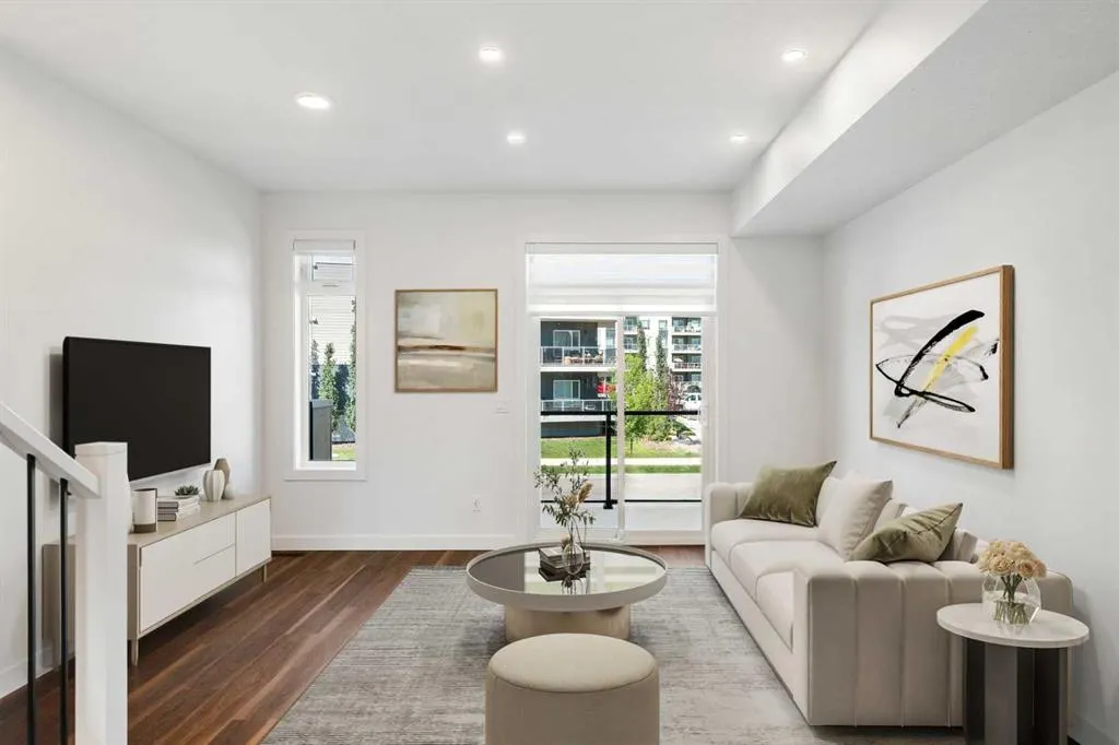 215 Seton Grove SE