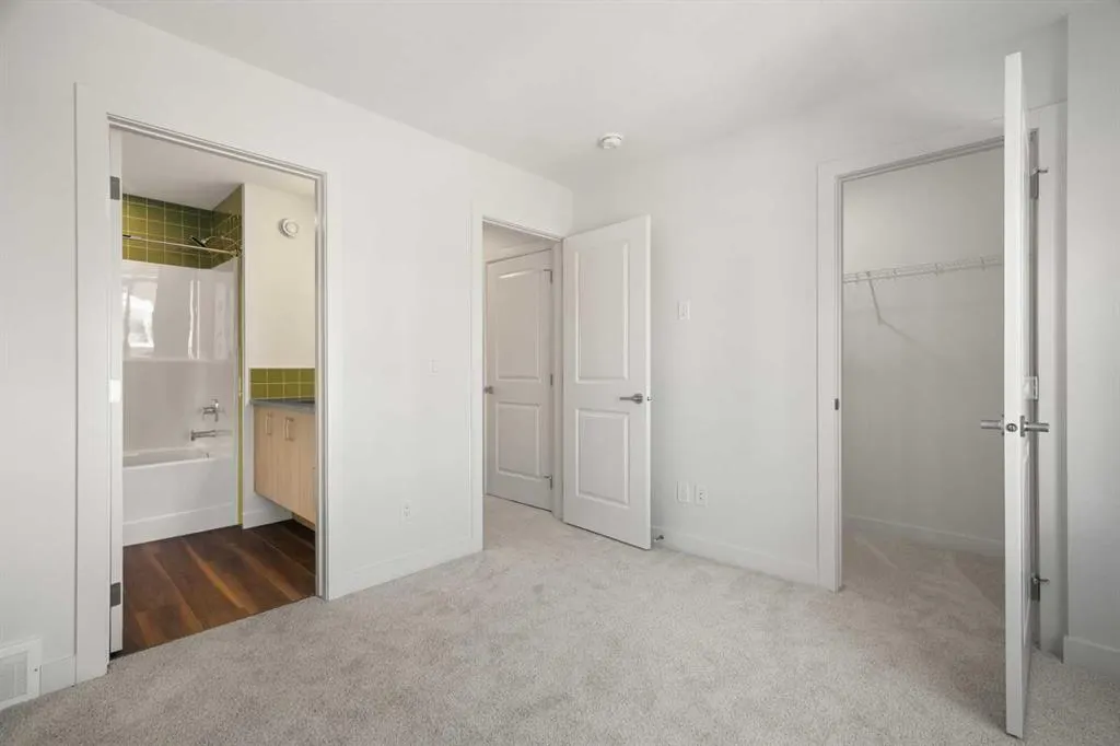 215 Seton Grove SE