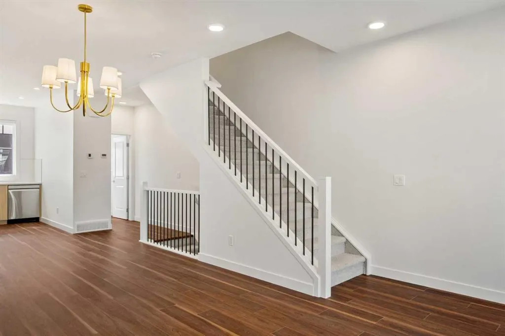 215 Seton Grove SE