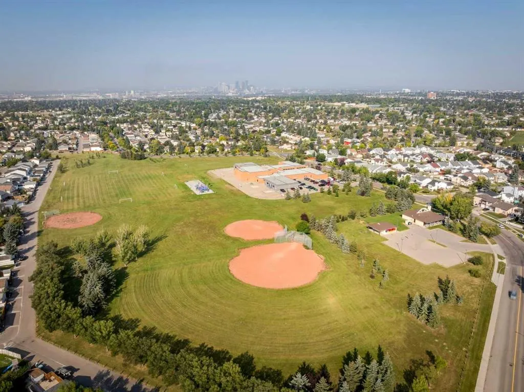 23 Erin Grove Court SE