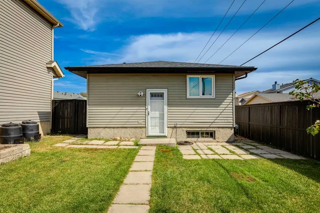 23 Erin Grove Court SE