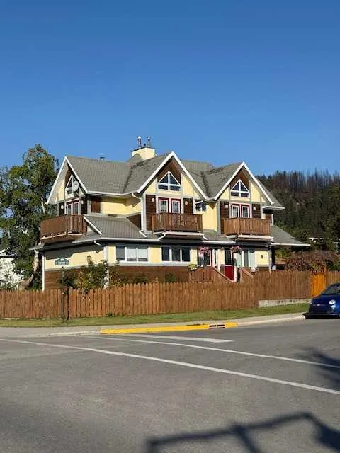 800 Connaught Drive