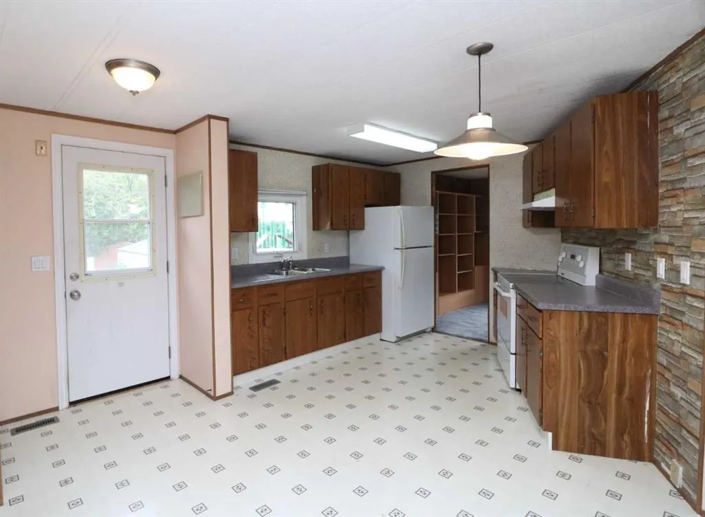 201 Big Springs Drive SE